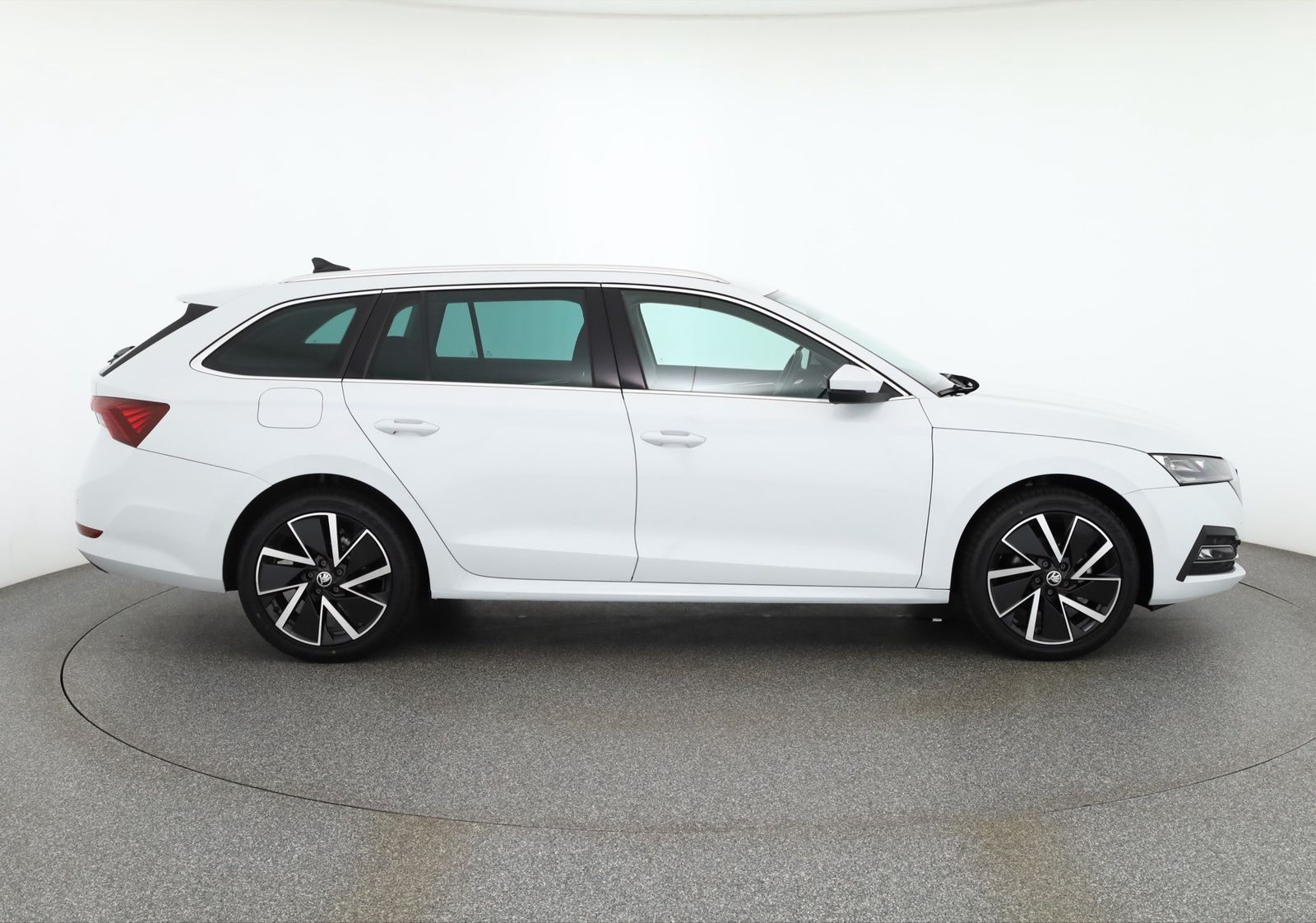 Skoda Octavia Combi 1.5 TSI Style LED Navi ACC Kamera foto 6
