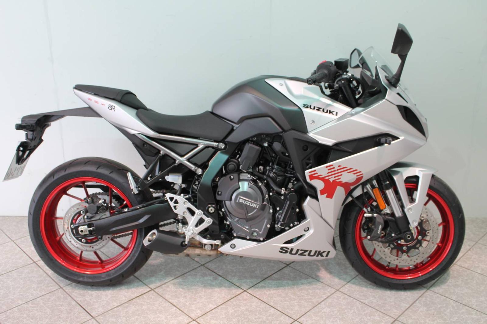 Suzuki GSX-8 R