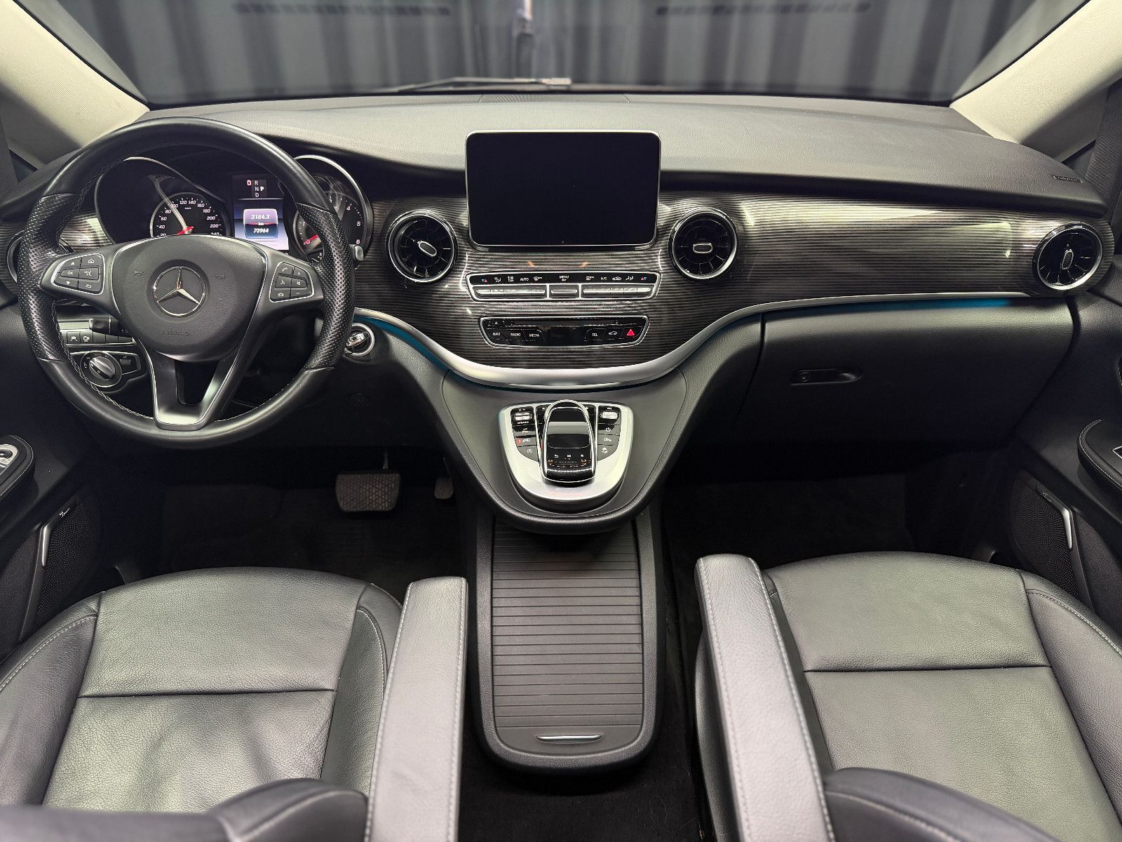 Fahrzeugabbildung Mercedes-Benz V300 d AVANTGARDE EDITION 4MATIC lang|BURMESTER|