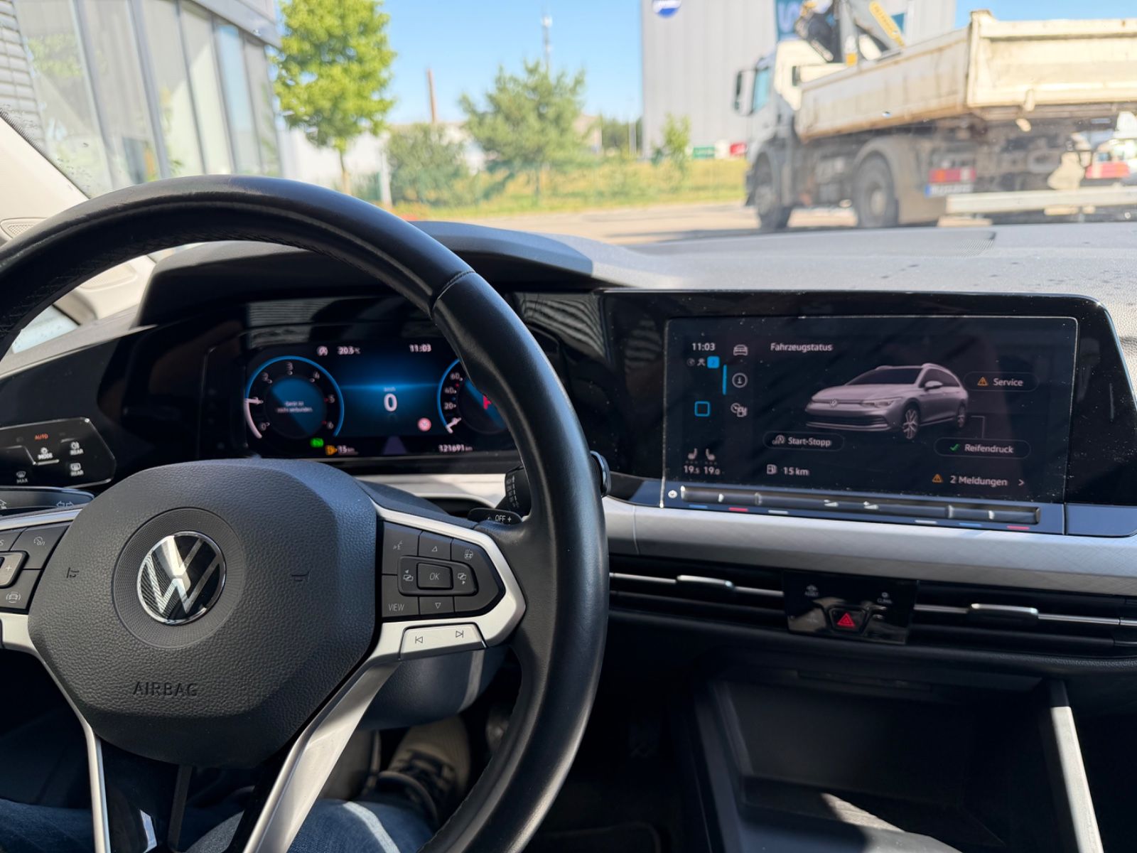Fahrzeugabbildung Volkswagen Golf VIII Life Variant Navi