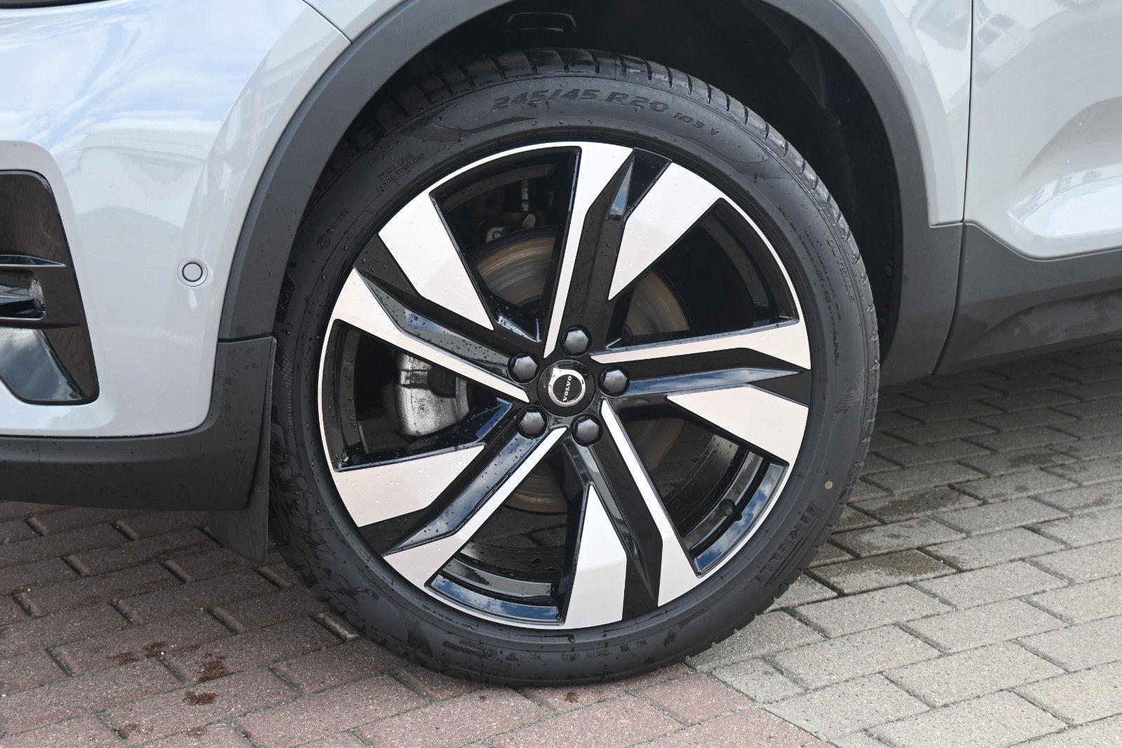 Fahrzeugabbildung Volvo XC40 B4 DKG Dark*PANO*STDHZG*360°*ACC*AHK*VOLL *