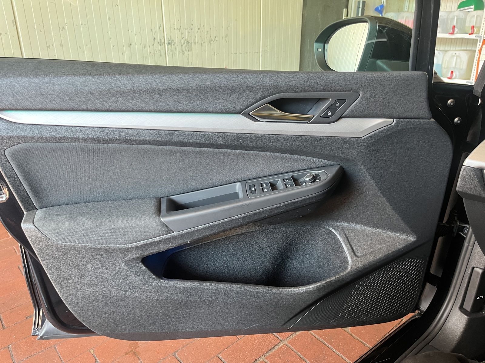 Fahrzeugabbildung Volkswagen Golf VIII Variant TDI Life DSG LED Navi AID PDC