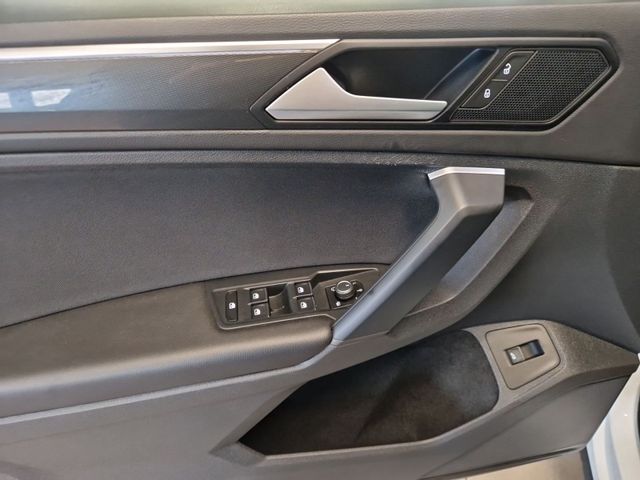 Tiguan 1.5 TSI R-LINE LED+PANO+AHK+NAVI+SITZHZG+