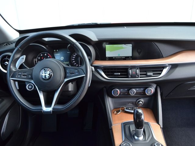 Stelvio 2.0 T Super Q4 Stelvio LUSSO-PAKET/XENON