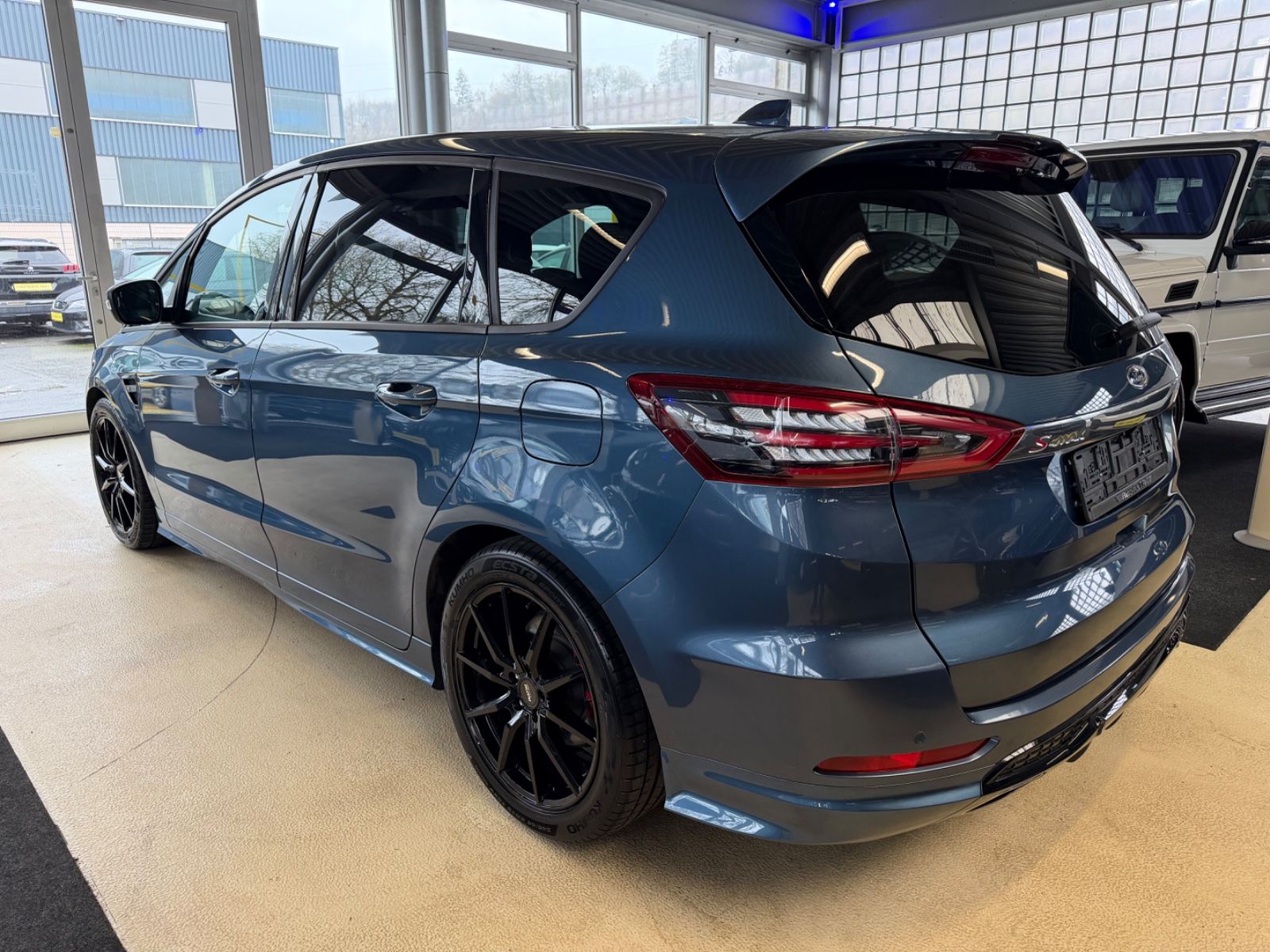 Fahrzeugabbildung Ford S-Max ST-Line *Pano* 7 Sitzer