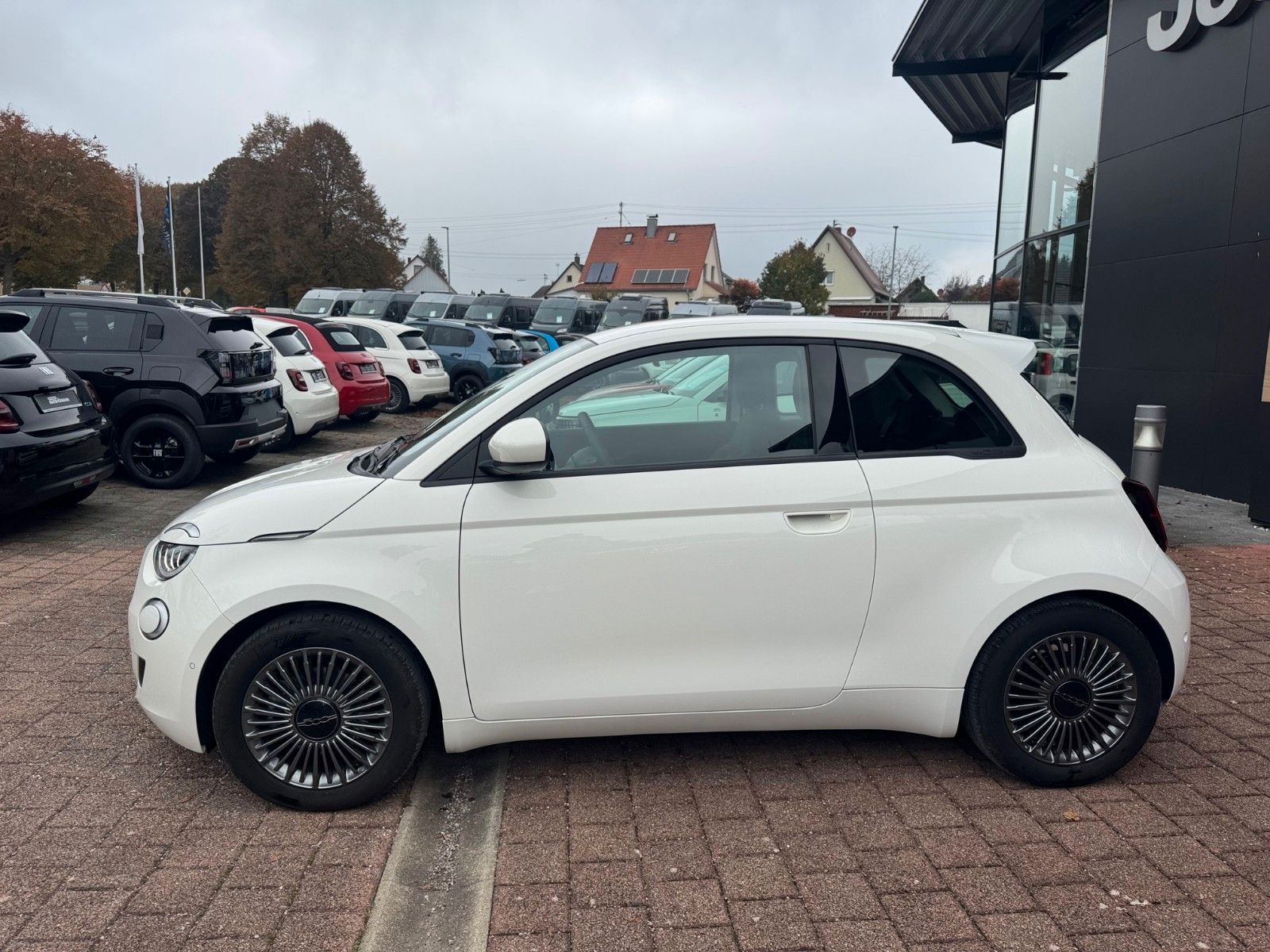 Fahrzeugabbildung Fiat 500e Icon NAVI SITZHEIZUNG KAMERA TEMPOMAT