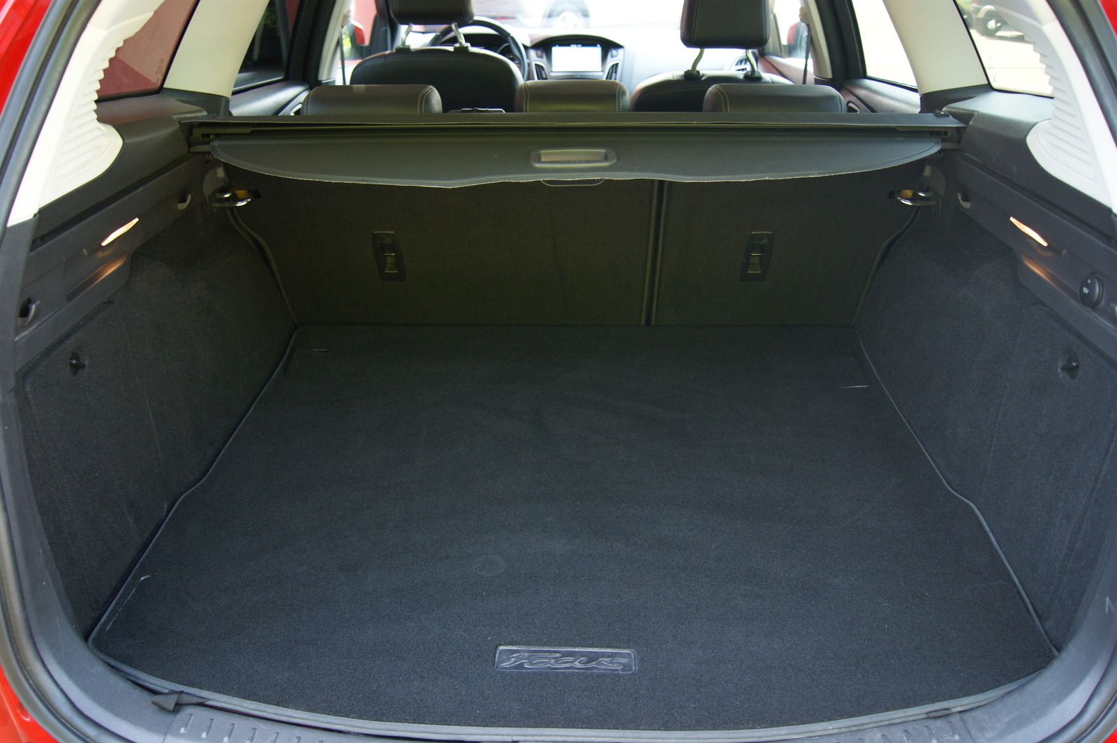 Fahrzeugabbildung Ford Focus Turnier 1.5 Titanium Aut RACEROT ACC STHZG