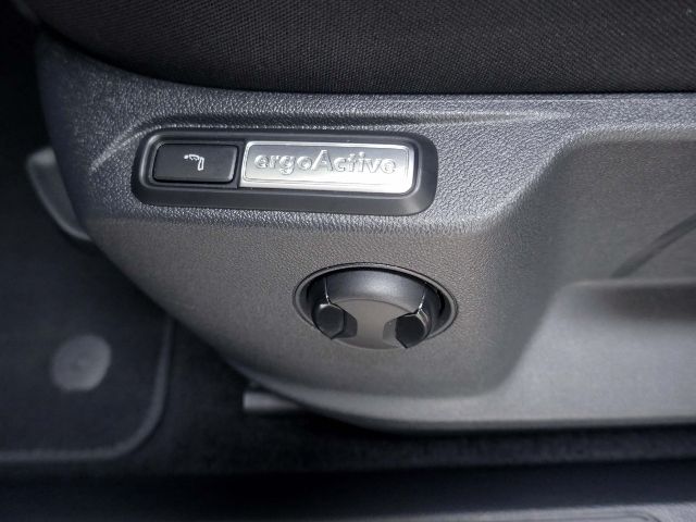 Fahrzeugabbildung Volkswagen T-Roc Style 2.0 TDI DSG | LED RFK ACC