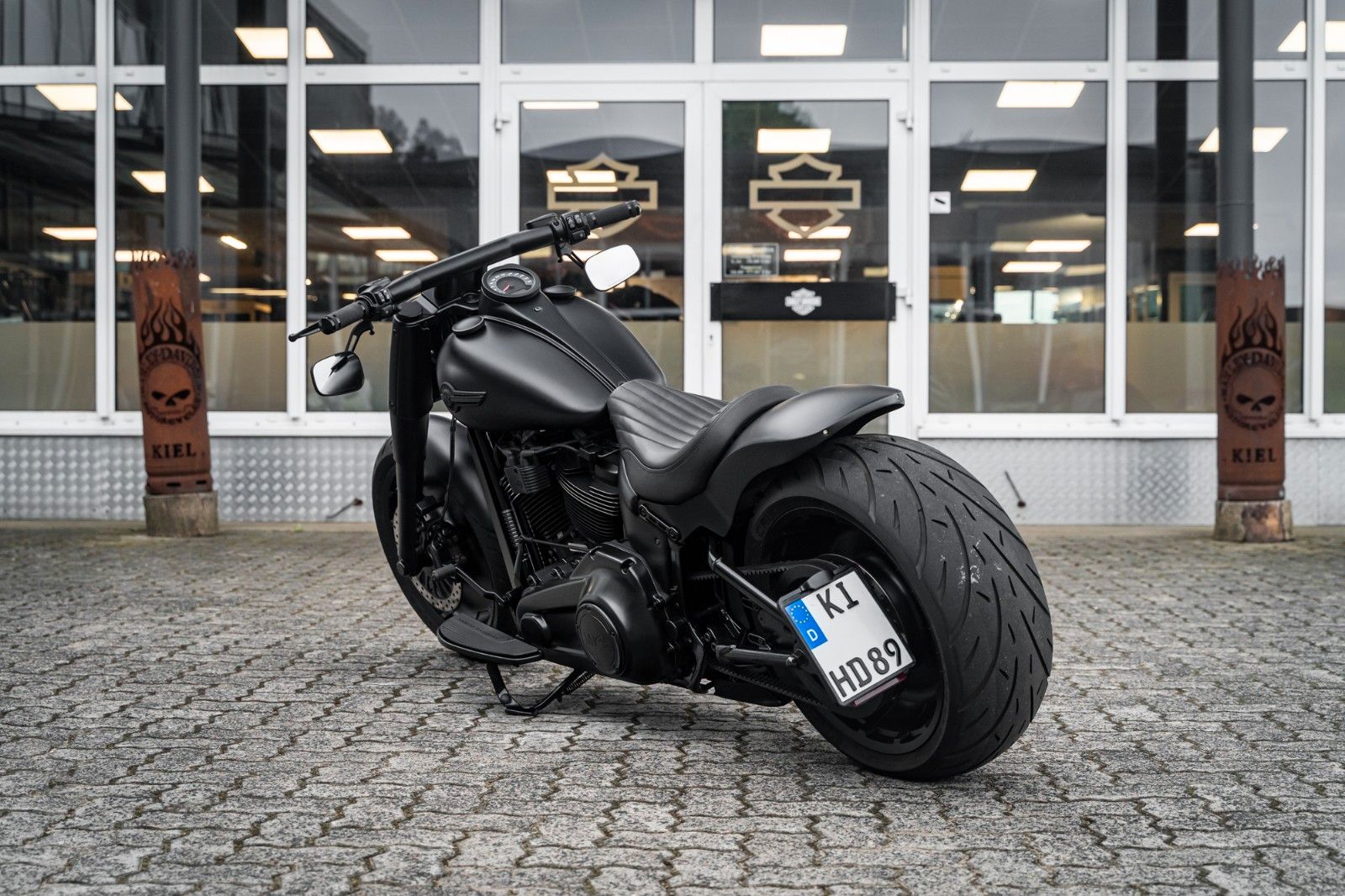Fahrzeugabbildung Harley-Davidson FLFBS Fat Boy 128cui - Custom 1of1 "Black Titan"