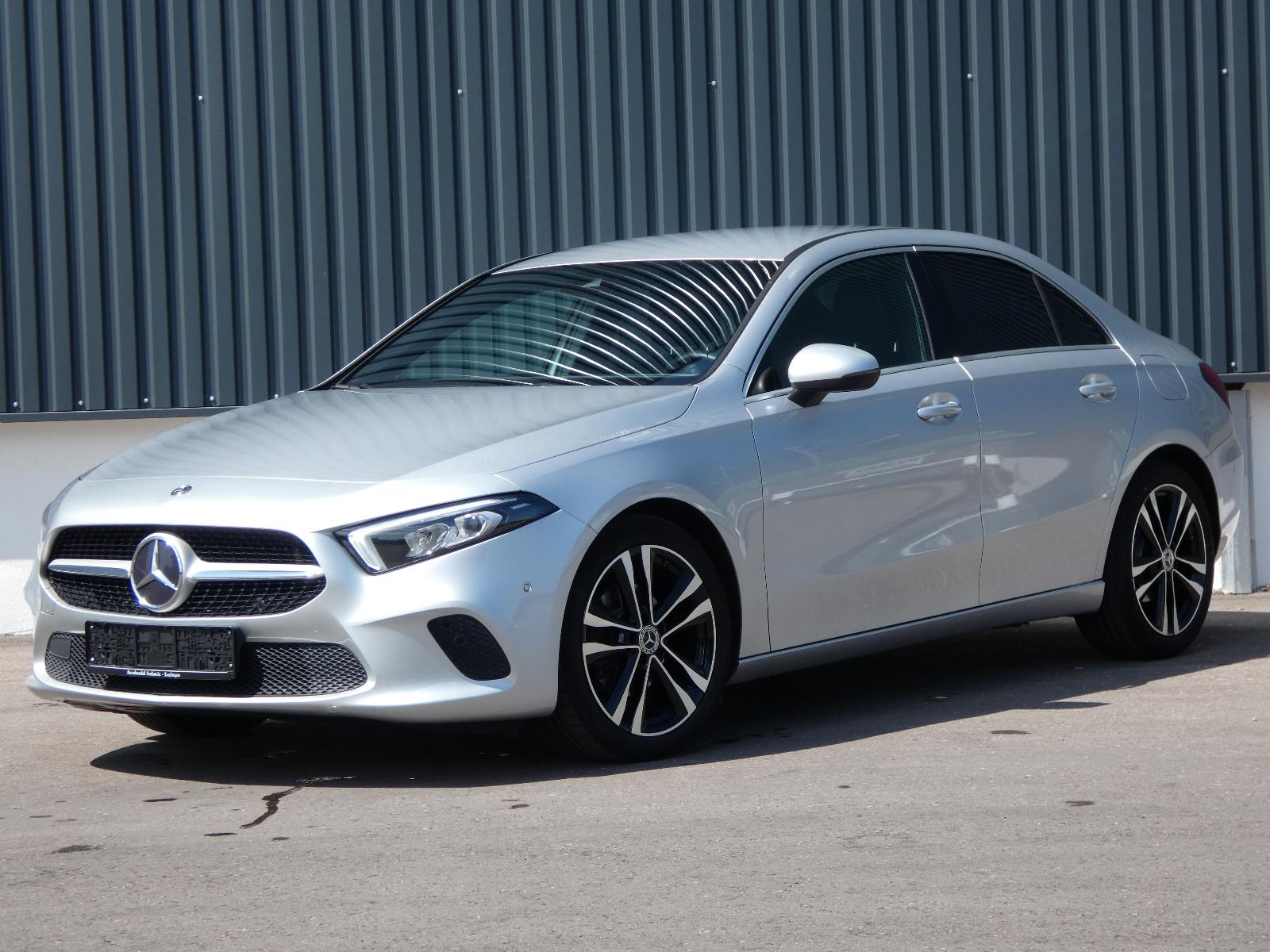 Mercedes-Benz A 180 DCT Edition19 WIDE LED Navi Ambiente 18"