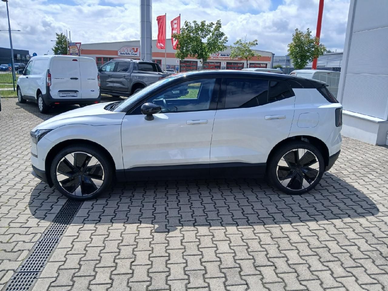 Fahrzeugabbildung Volvo EX30 Ultra 2WD Pure Electric