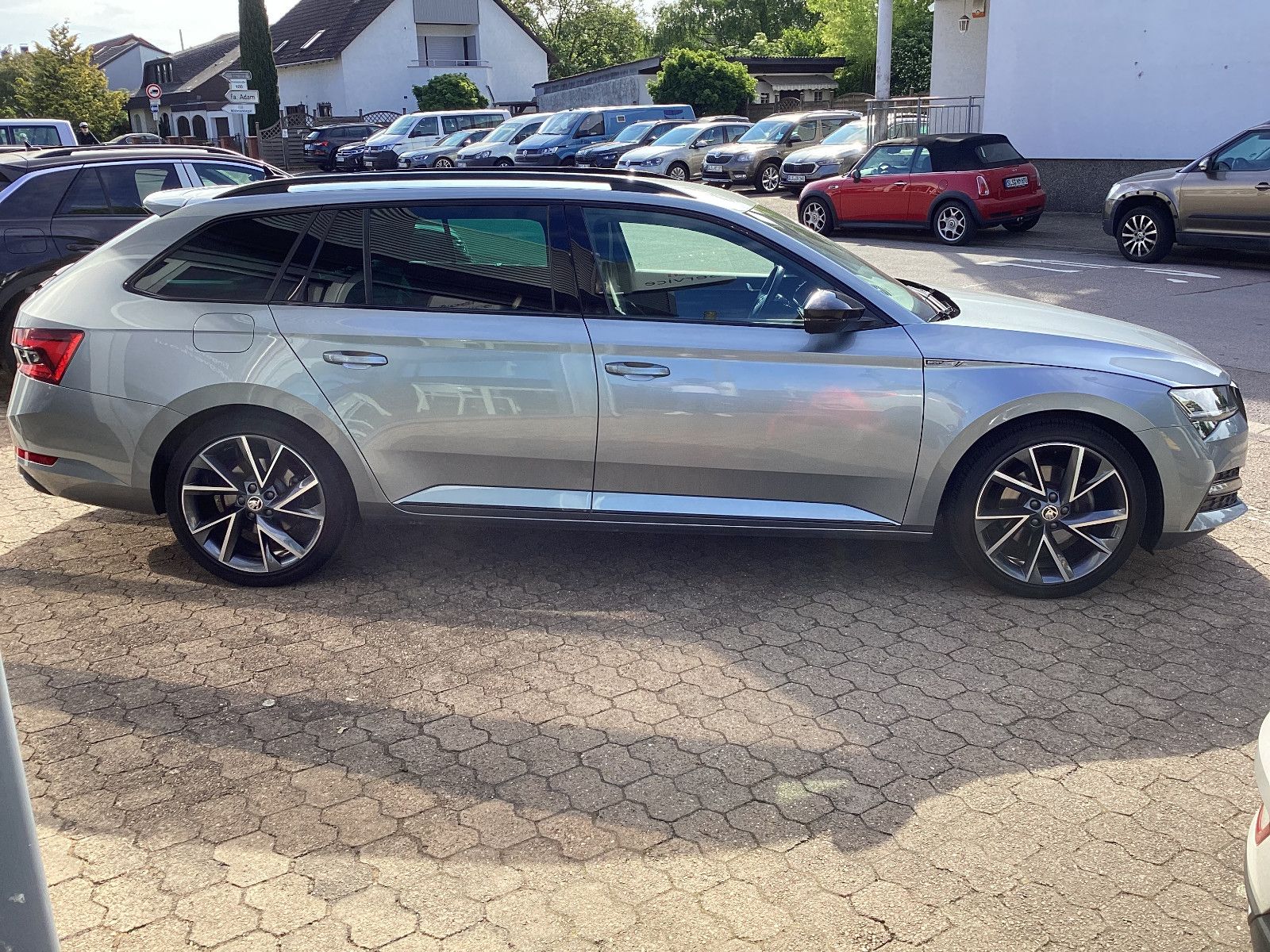 Fahrzeugabbildung SKODA Superb Combi Sportline 1.5 TSI Navi AHK ACC