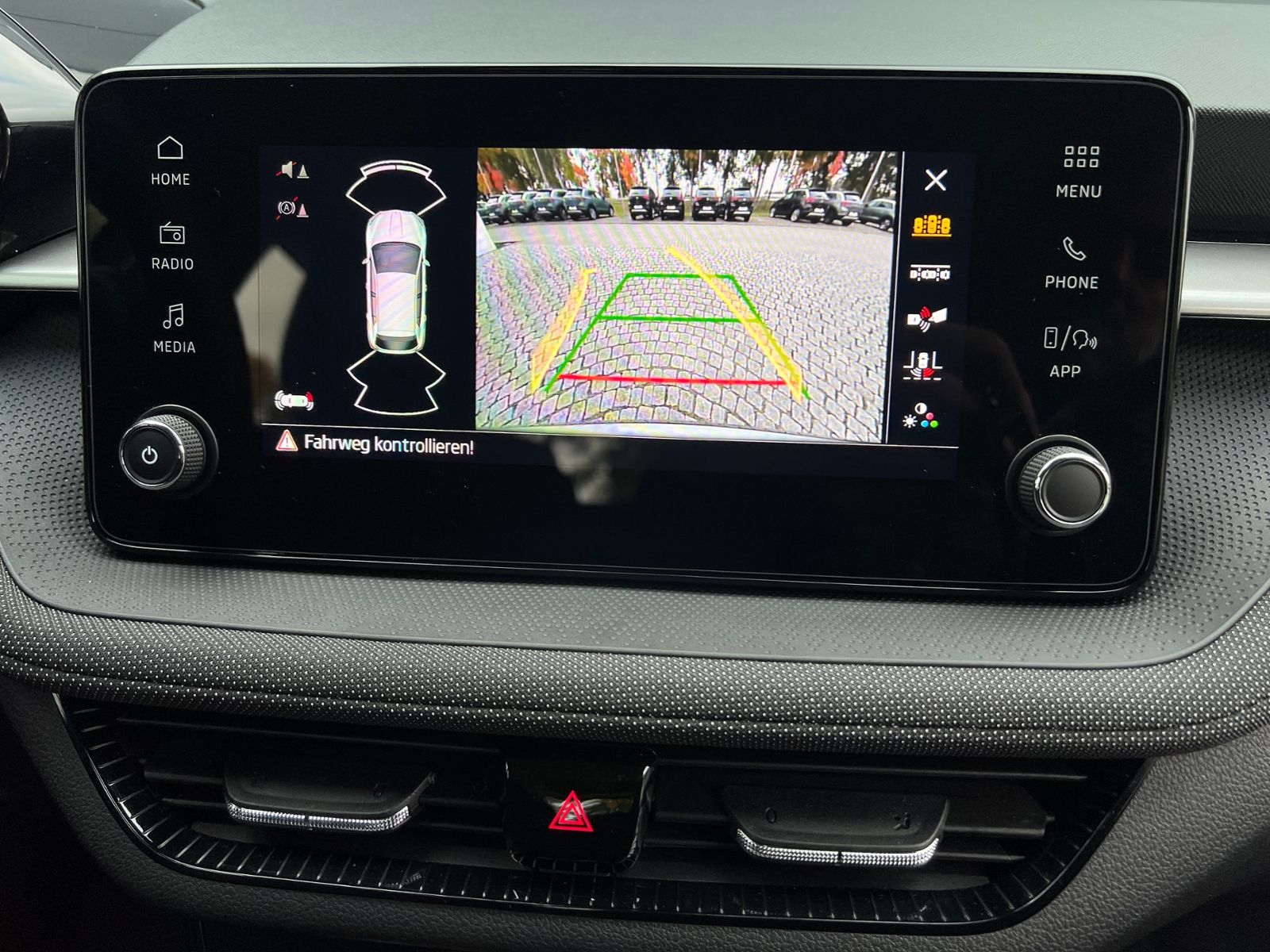 Fahrzeugabbildung SKODA Fabia Edition 130 1.0 TSI DSG *Garantie, LED, 15