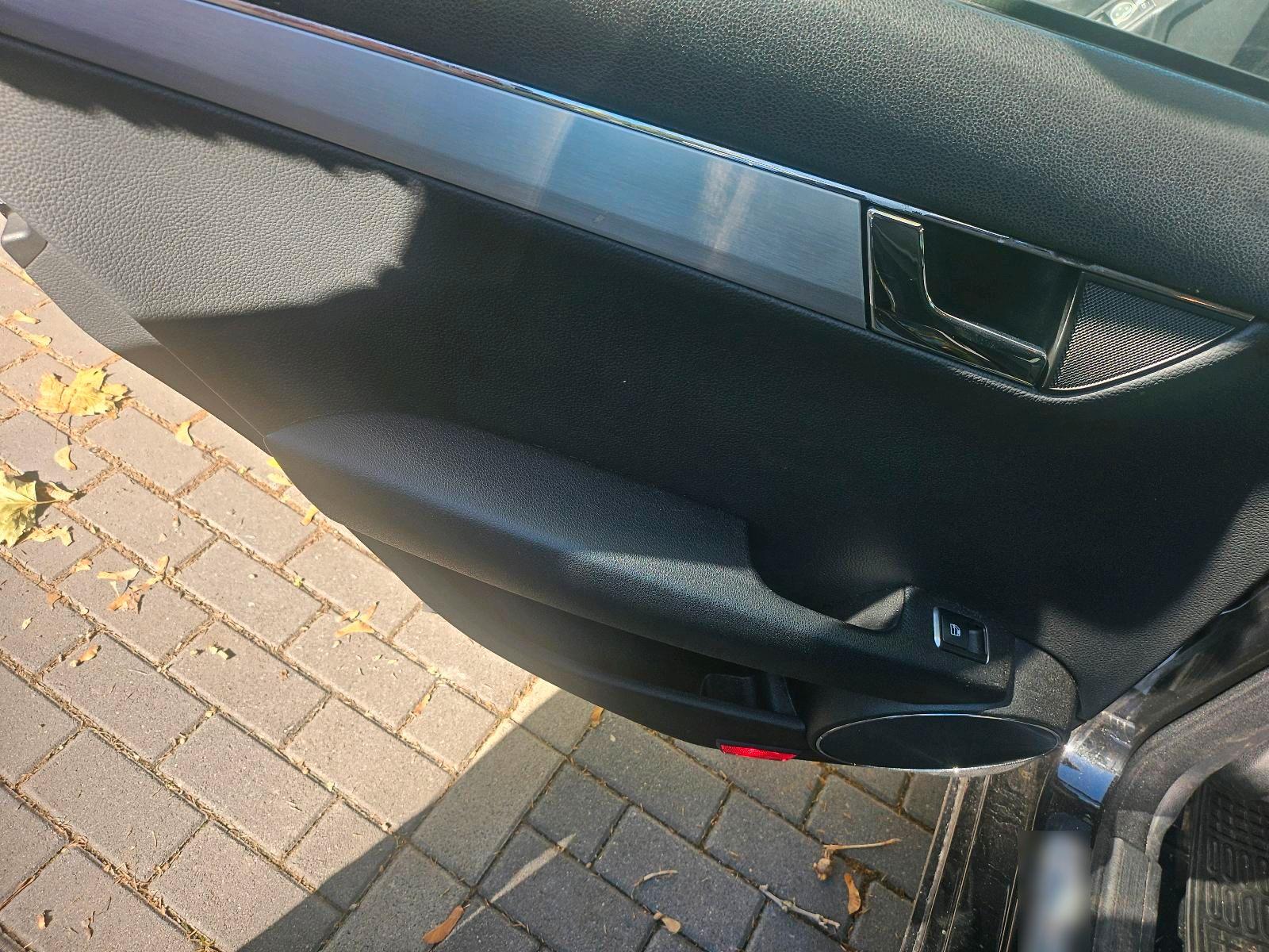 Mercedes-Benz C200 2010 — photo 8