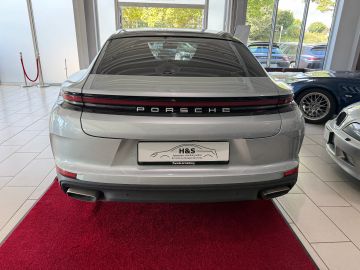 Porsche Panamera - 4