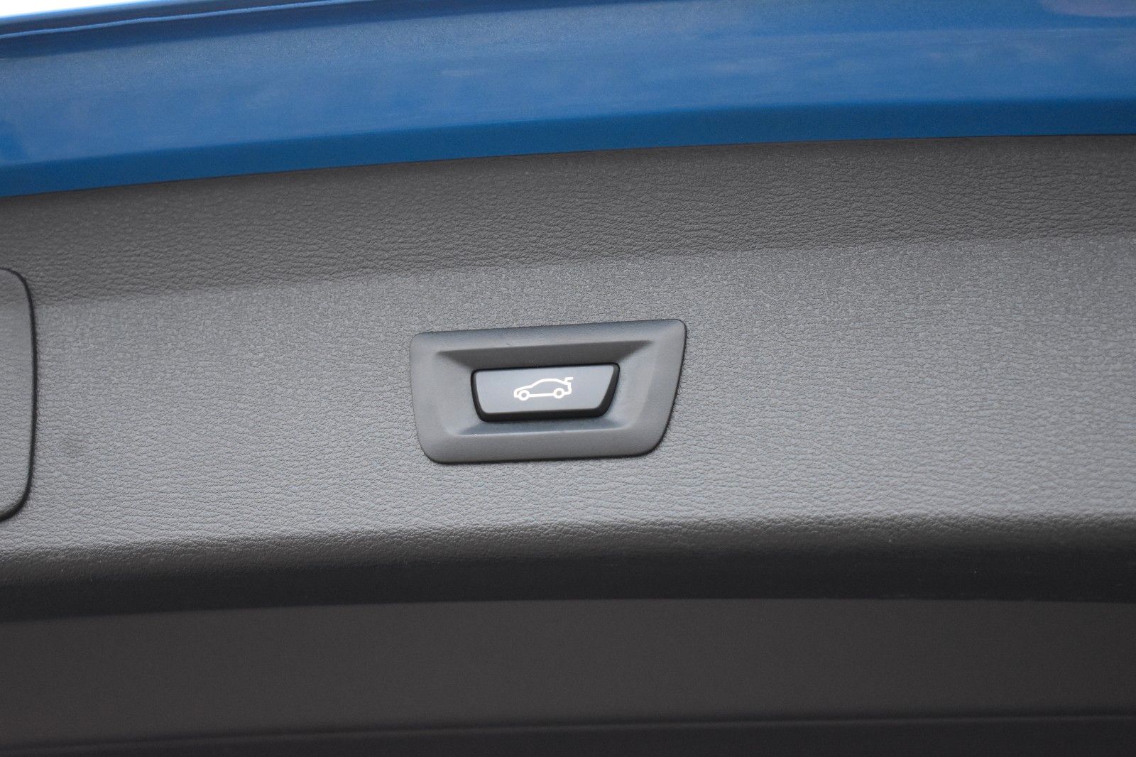 Fahrzeugabbildung BMW X1 sDrive 18 i M Sport Panorama AHK LED Autom.