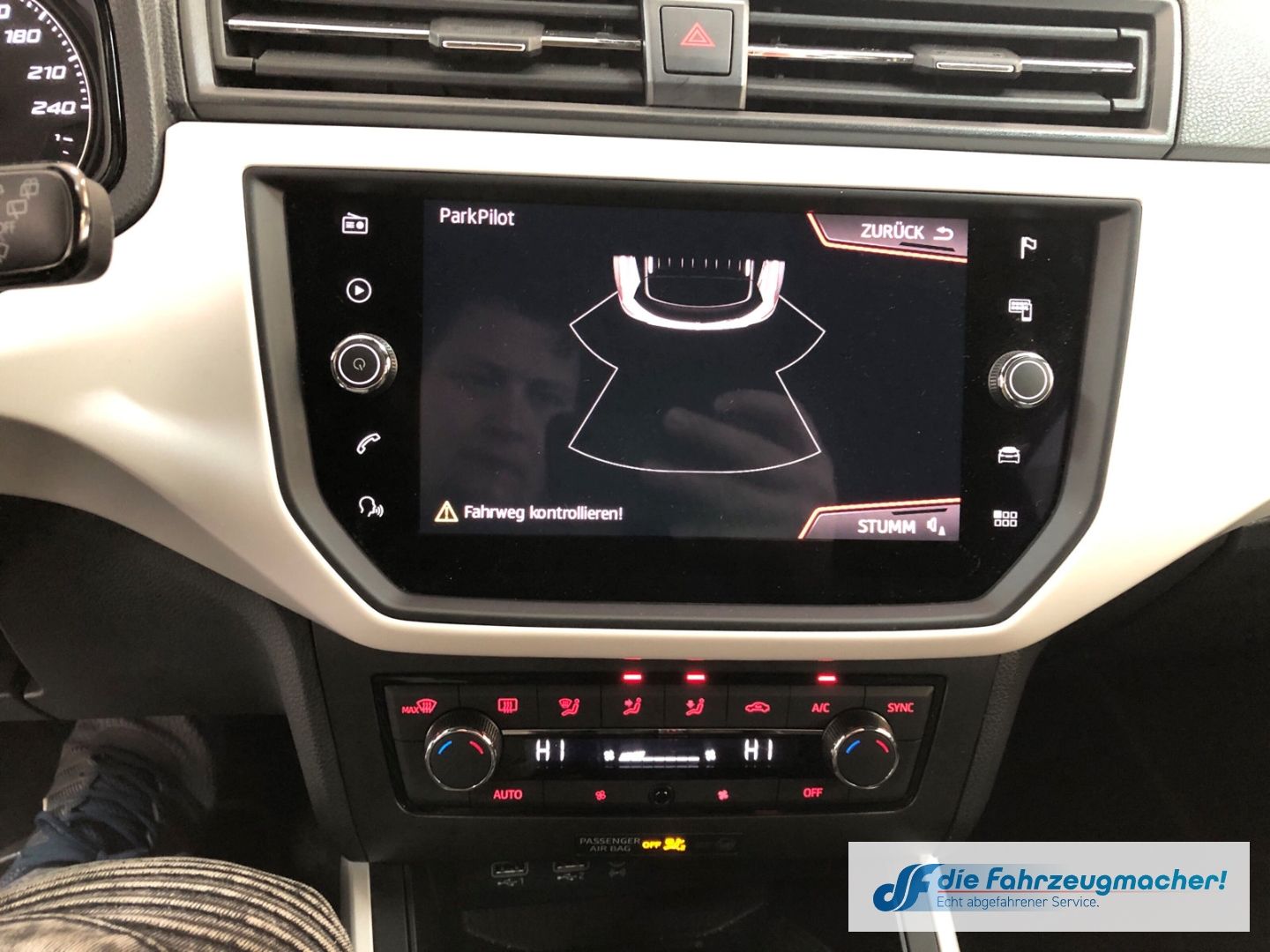 Fahrzeugabbildung SEAT Arona Xcellence 1.0 TSI LED CarPlay Automatik*