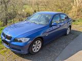 BMW E90 318i Blau // 95kW // BJ 02.2007 // 