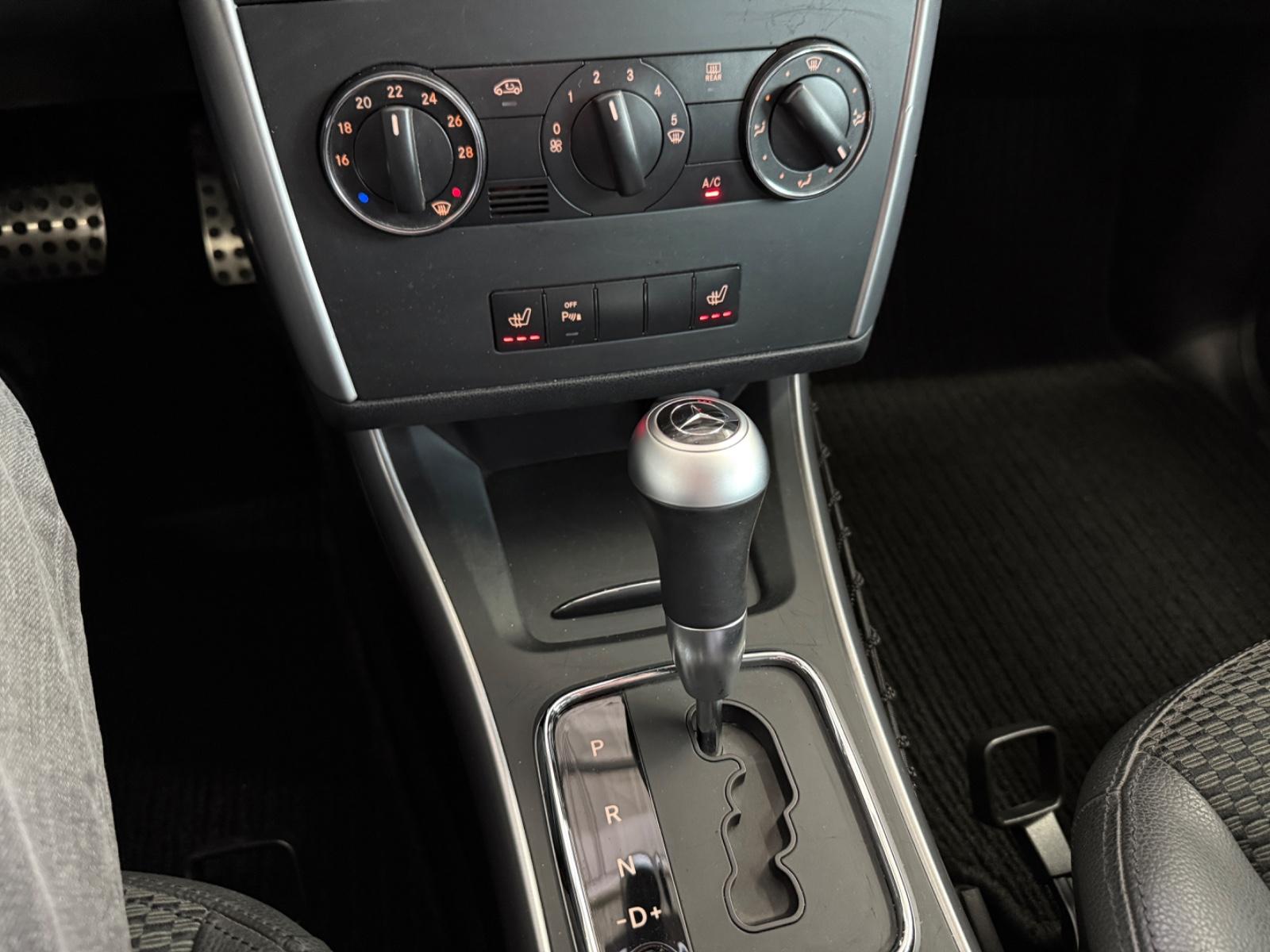 Mercedes-Benz B 200*SPORT*AUTOMATIK*SHZ*NAVI*AHK*TEMP*PARK-ASS