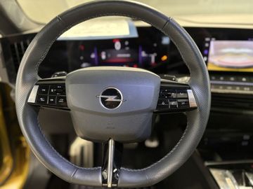 Fotografie 17 des Opel Astra 1.2 Turbo Automatik GS Panoramadach