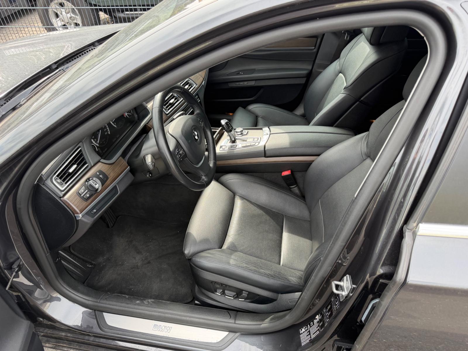 BMW Série 7 750Li xDrive | 408 ch | BVA | Affichage tête haute | Sièges ventilés | Caméras 360° | Portes Soft-Close | Cuir