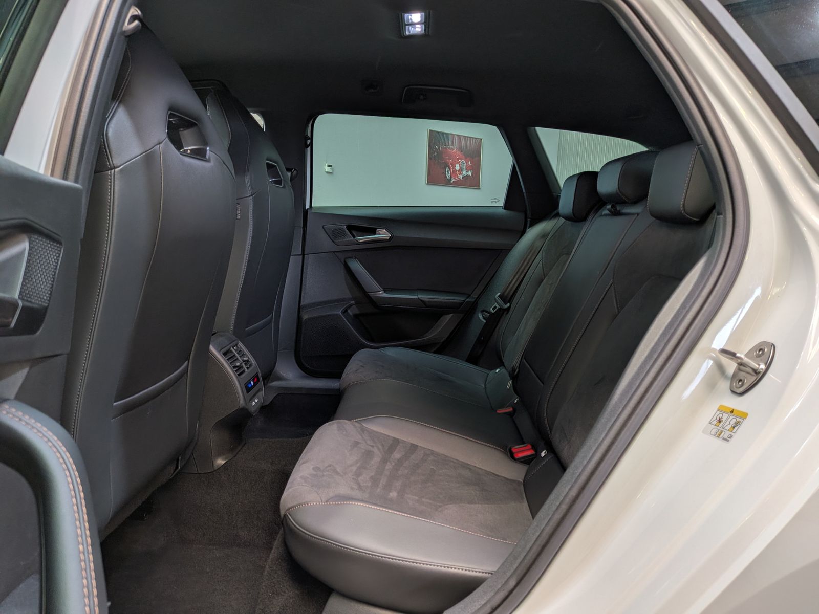 Fahrzeugabbildung CUPRA Leon 1.5 eTSI DSG DYNAMIC-EDGE-PAKET*CAM*AHK*18"