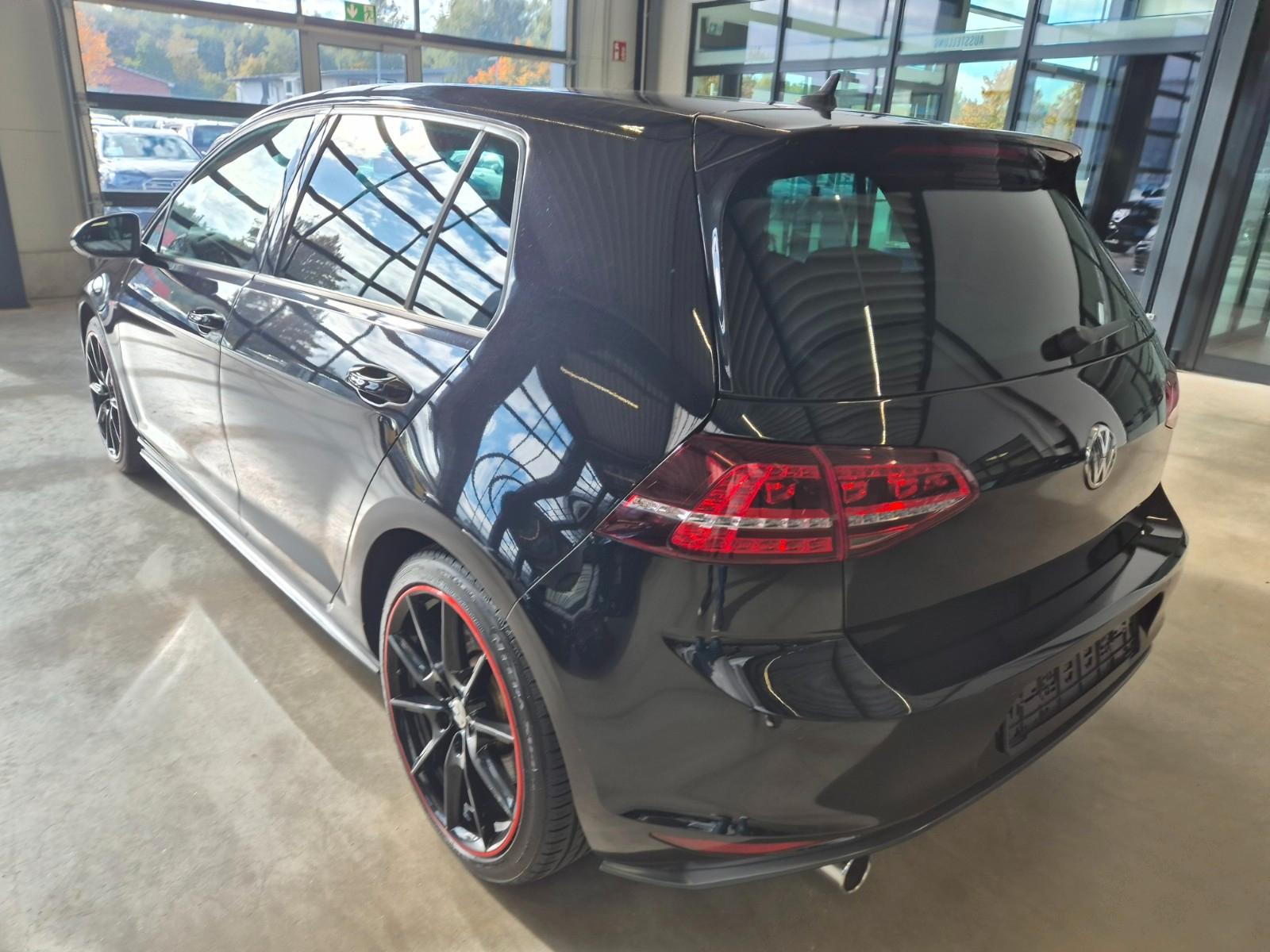 Volkswagen GOLF VII GTI PERFORMANCE NAVI SHZ PDC PANO XENON