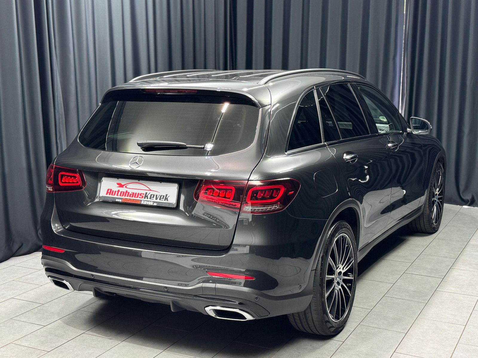 Fahrzeugabbildung Mercedes-Benz GLC 400 d 4Matic|AMG-LINE|AHK|STANDHEIZUNG|