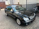 Mercedes-Benz C 220 Elegance/Xenon/Leder/Schiebedach/Tempo - gebrauchte Mercedes-Benz C 220 aus dem Jahr 2005