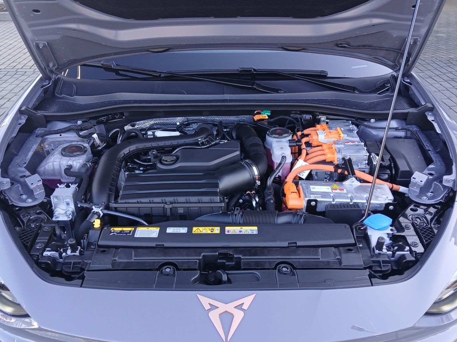 Fahrzeugabbildung CUPRA Leon Sportstourer 1.5 e-Hybrid AHK EdgeP.Navi