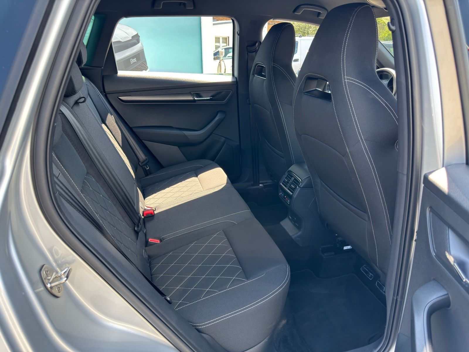 Fahrzeugabbildung SKODA Karoq Sportline 1.5TSI 6-Gang*AHK*RFK*Matrix*eHe