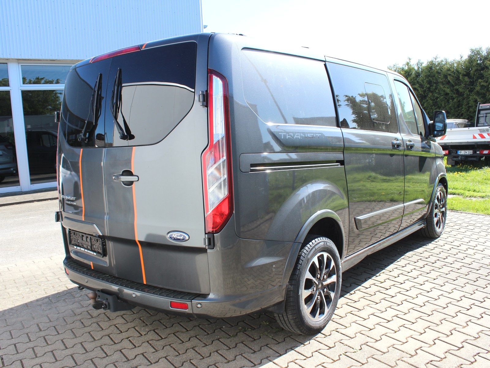 Fahrzeugabbildung Ford Transit Custom 320 L1 Sport 2,0 TDCi