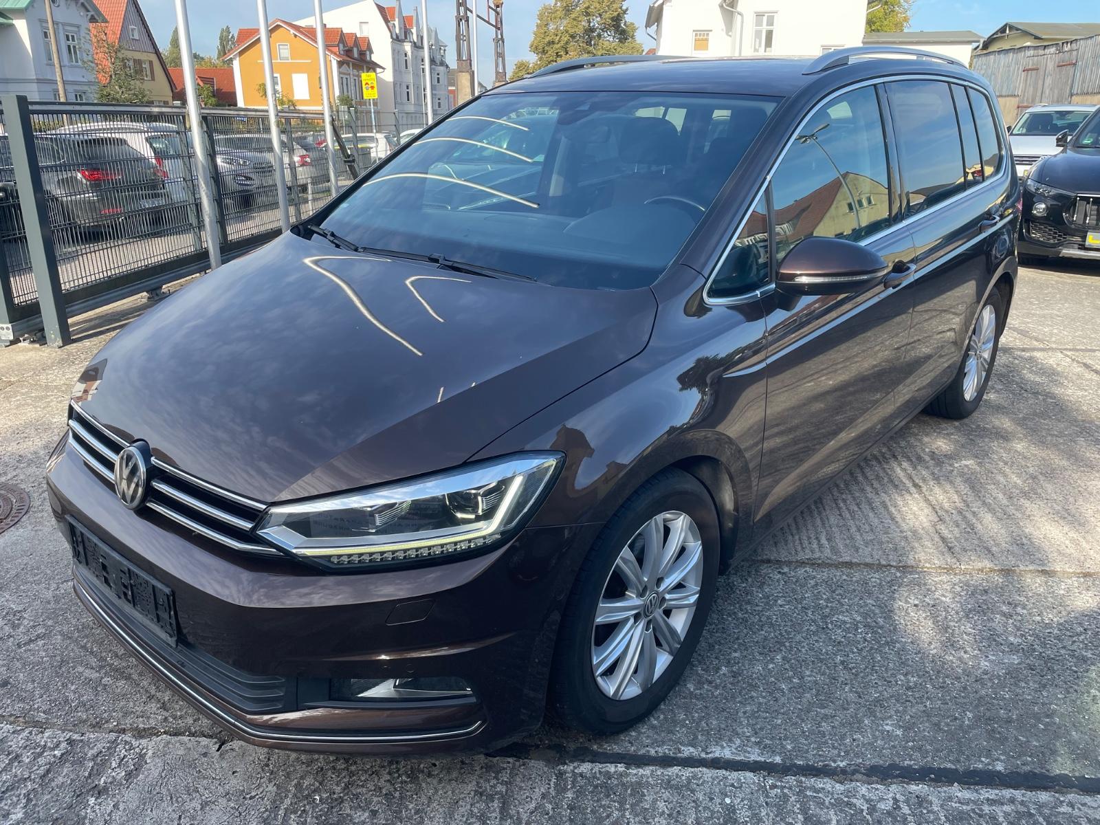 Volkswagen Touran Highline LED / Alcantara / AHK / WSSH