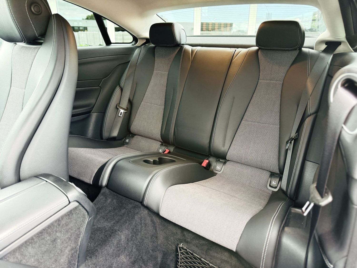 Fahrzeugabbildung Mercedes-Benz E 200 Coupé AVANTGARDE, AHK schw., RFK, Totw., L