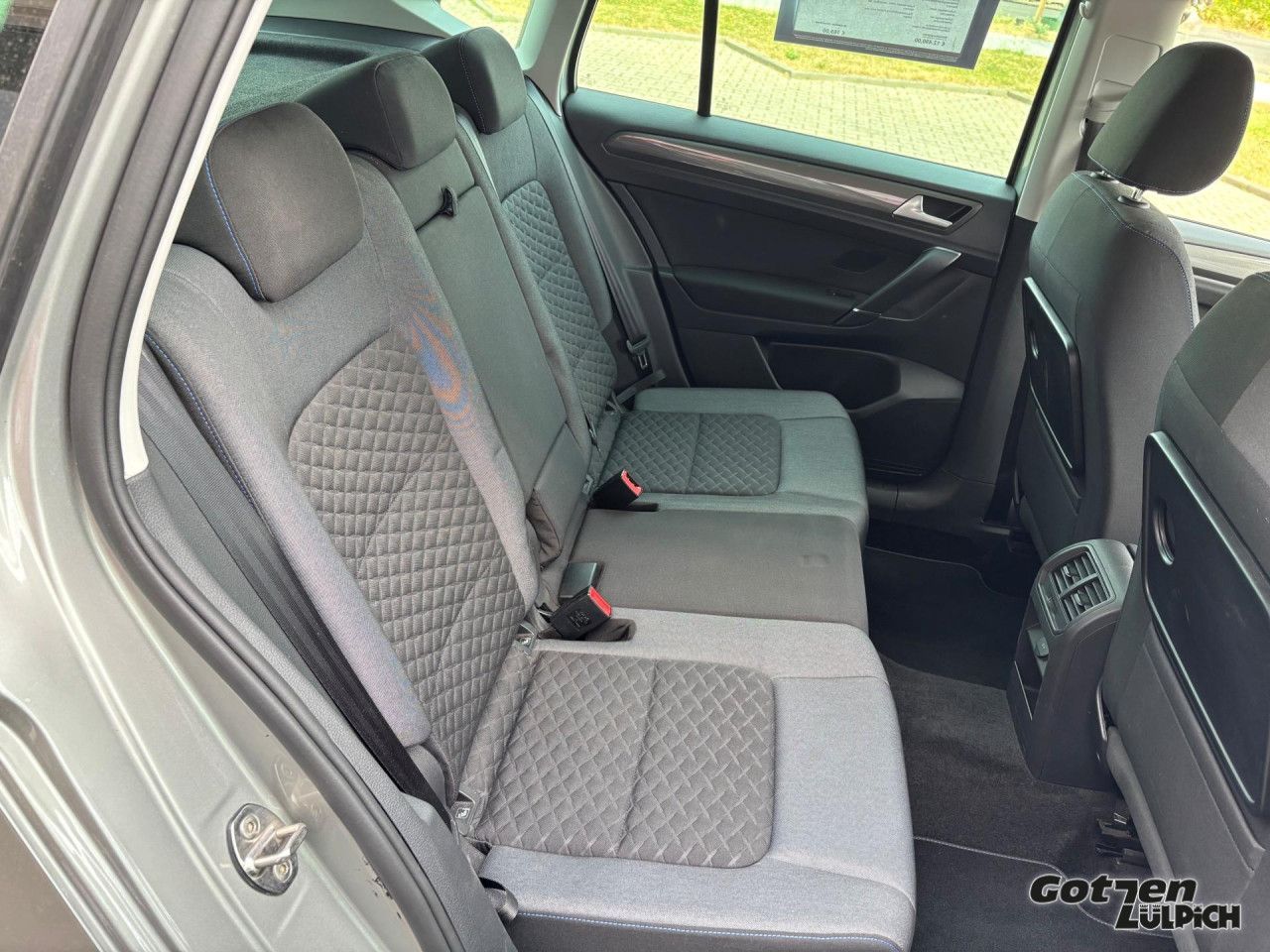 Fahrzeugabbildung Volkswagen Golf Sportsvan Join 1.0 TSI Klima PDC Bluetooth