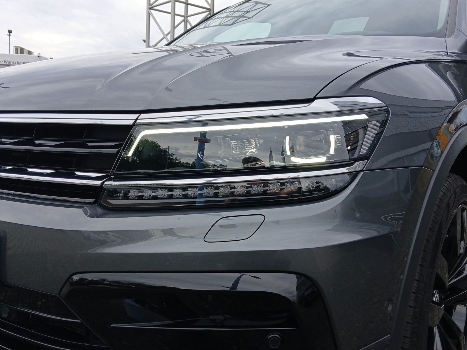 Fahrzeugabbildung Volkswagen Tiguan TDI Highline DSG 4M R-Line LED AHK Navi A