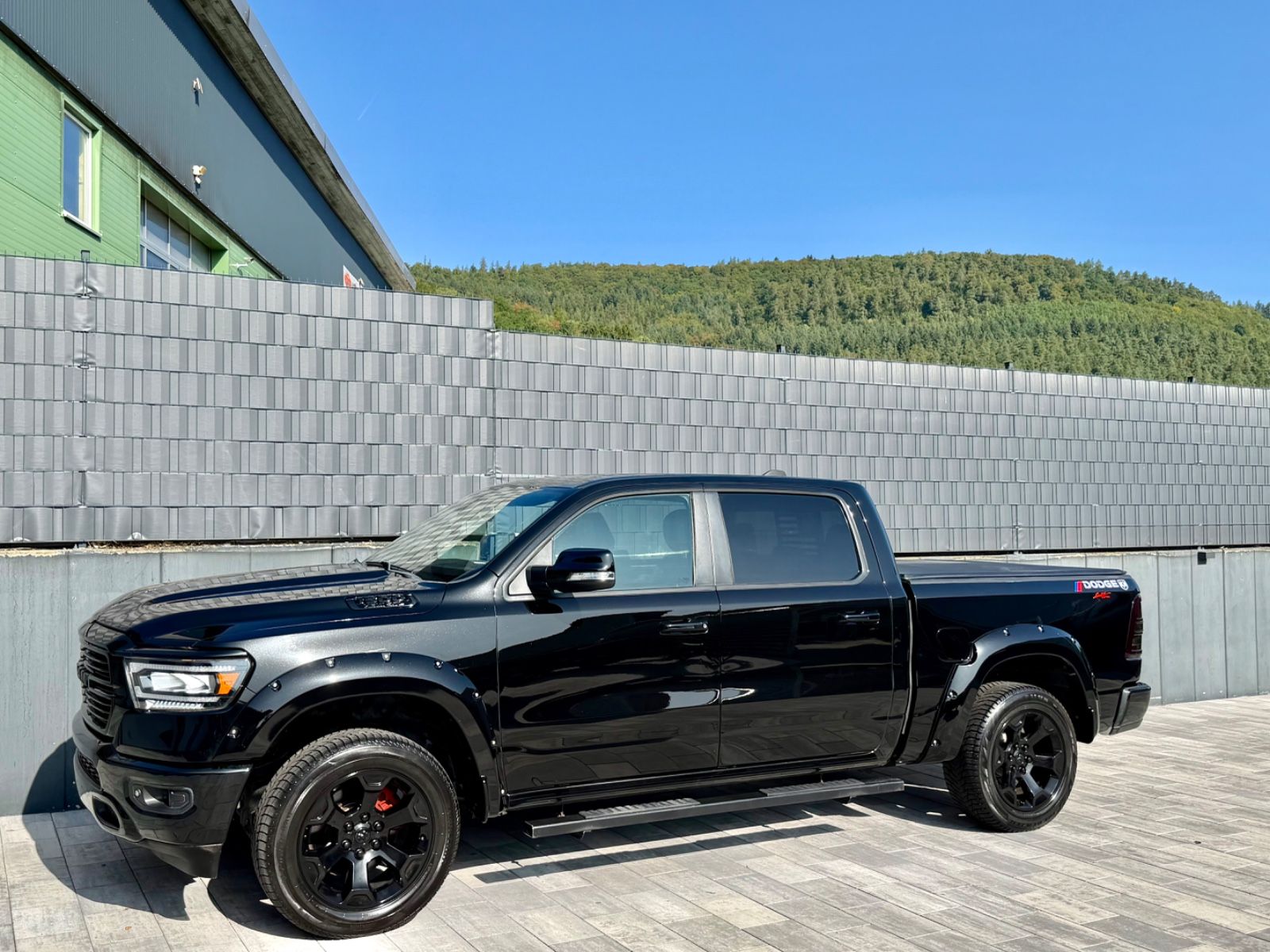 Dodge RAM 5,7 V8 HEMI-WIDEBODY-LED-BIG HORN-CREW CAB imagem 3