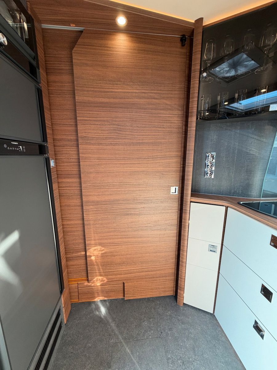 Fahrzeugabbildung Carthago chic c-line I 5.9 XL LE Mercedes Cortina