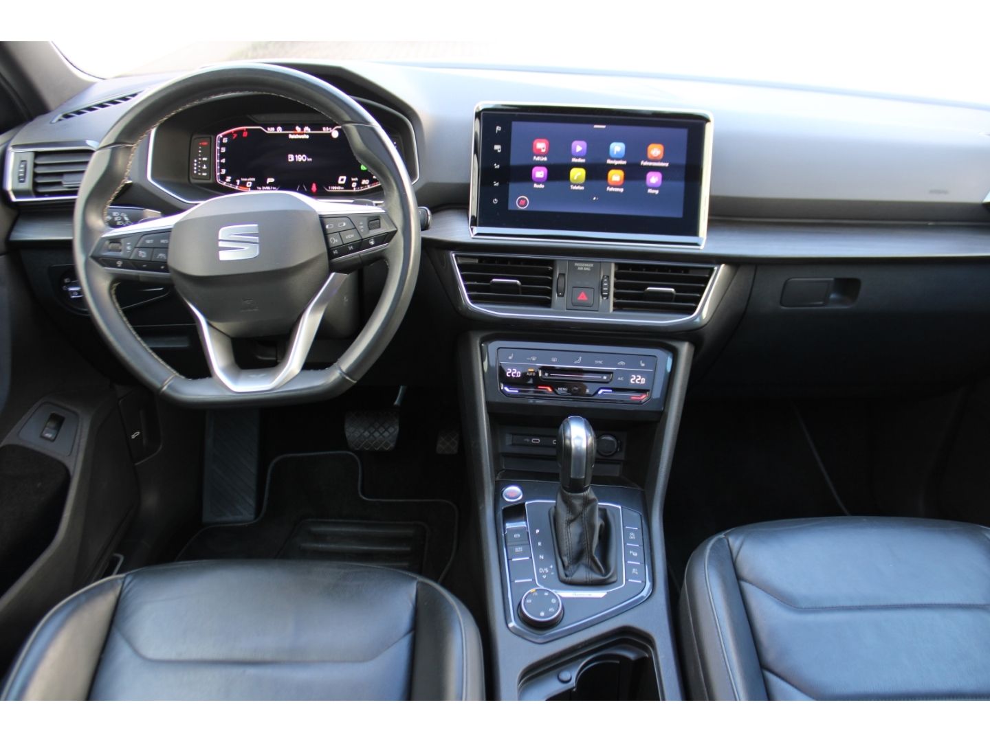 Fahrzeugabbildung SEAT Tarraco Xcellence 4Drive Pano LED ACC AHK StHZg