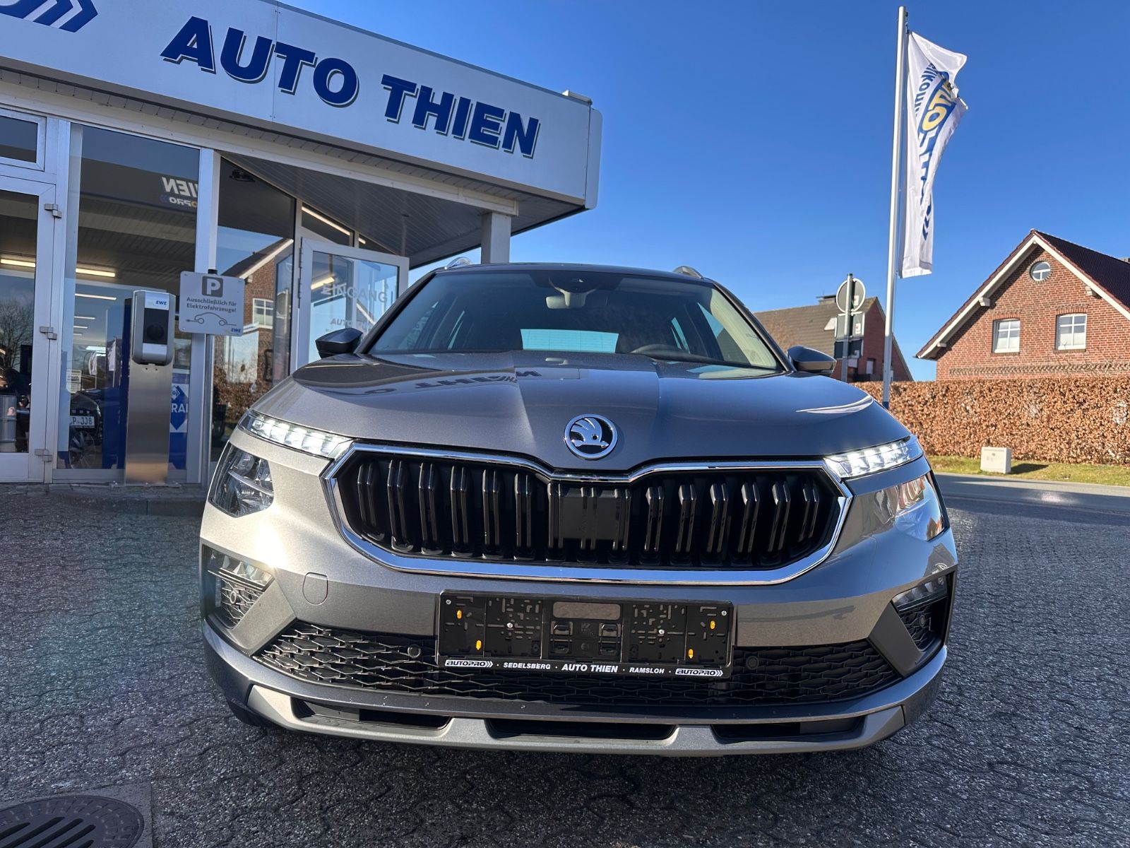Fahrzeugabbildung SKODA Kamiq Selection 1.0 TSI DSG ACC/LED/PDC/eHeck