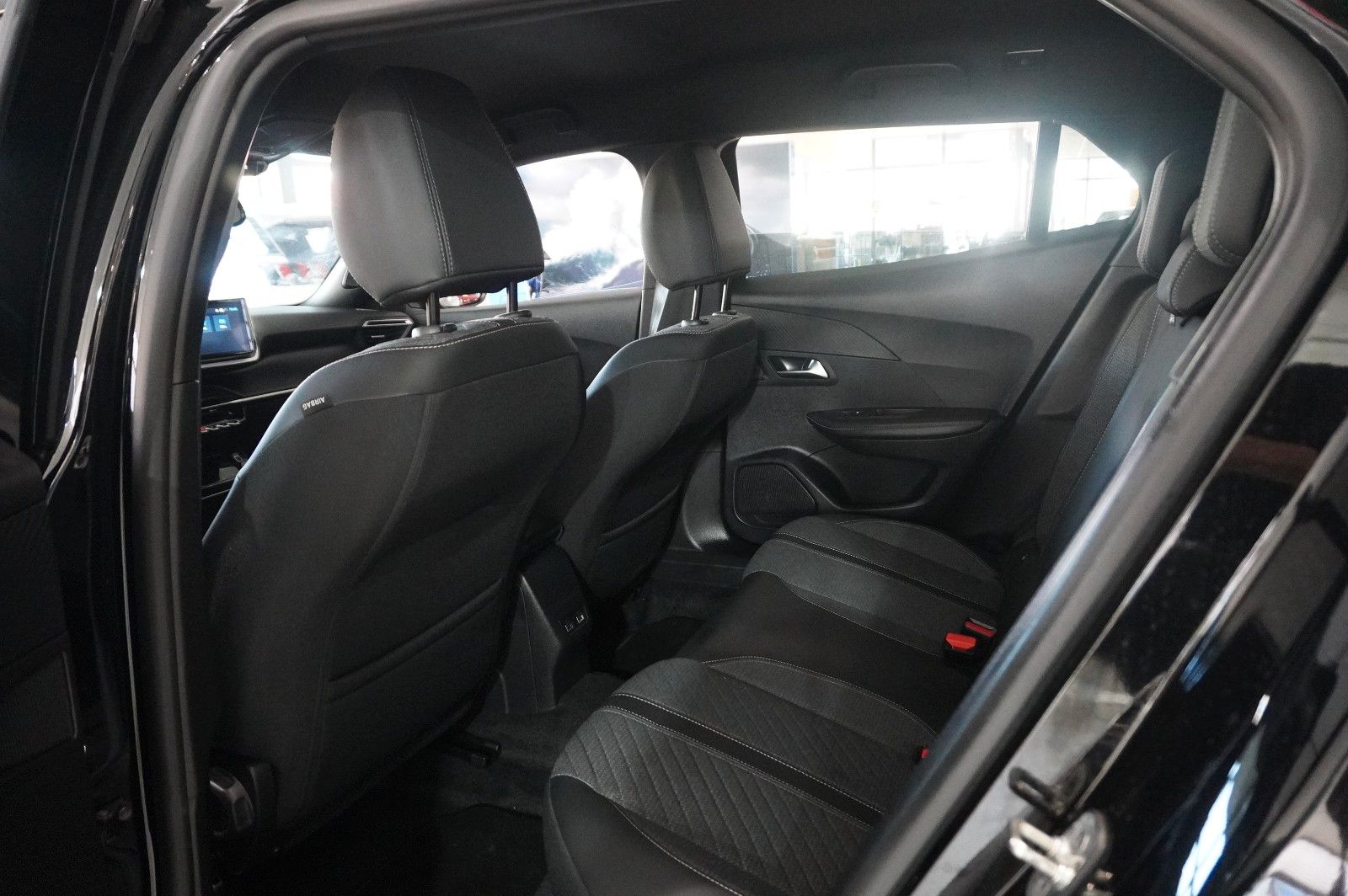 Fahrzeugabbildung Peugeot 2008 1.2 HYBRID ALLURE E-DSC NAVI/LED/SPORT/VIRT