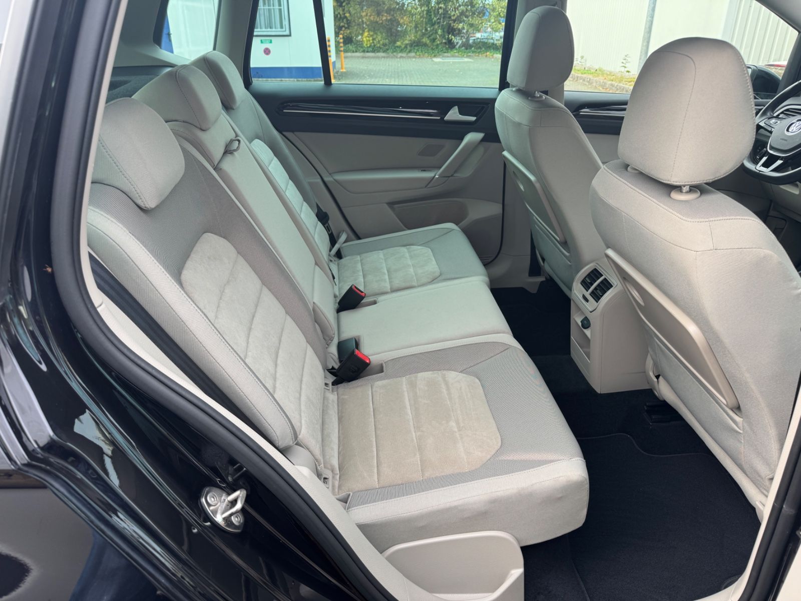 Fahrzeugabbildung Volkswagen Golf Sportsvan VII Highline Panorama+Navi+Xenon