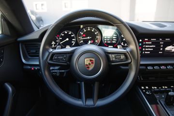 Porsche 992 Coupé*Schiebedach,Kamera,Sitzheizung,U-Frei*