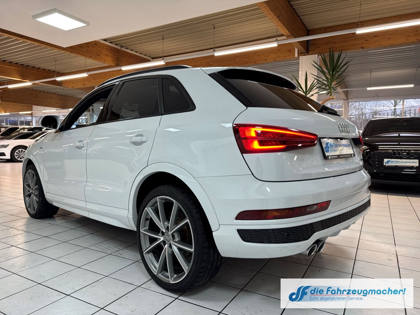 Fahrzeugabbildung Audi Q3 sport quattro S line S-line Sportpaket El. Pa
