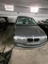 BMW 323 E 46 - BMW 323 mit Benzin-Antrieb: Limousine
