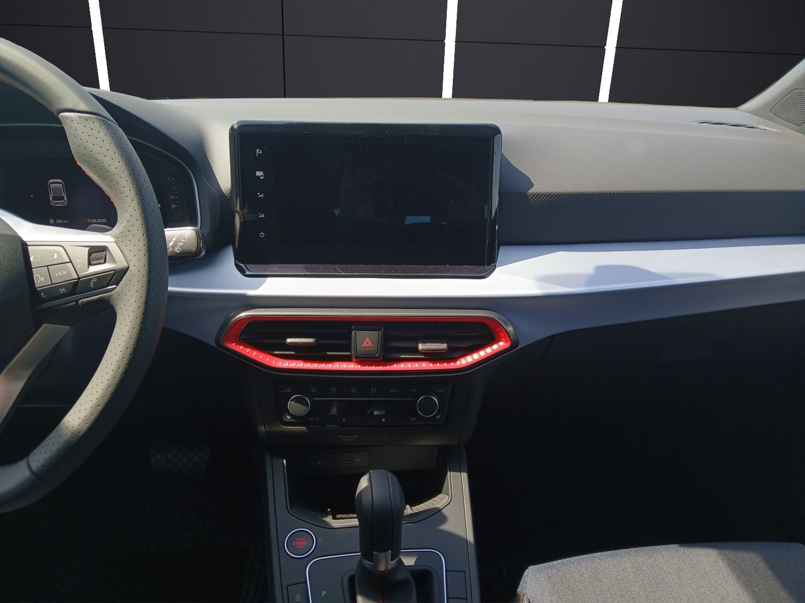 Fahrzeugabbildung SEAT Ibiza 1.0 TSI DSG FR Black Edition Kamera SH