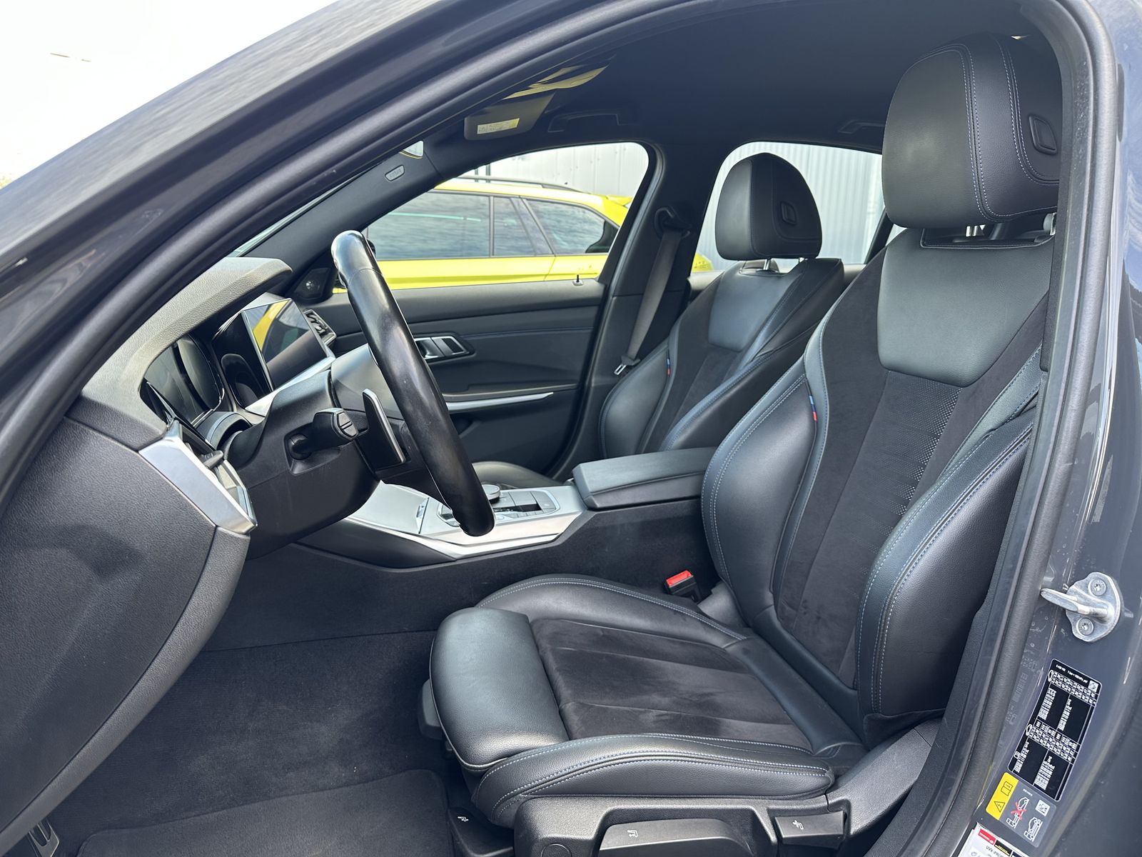 Fahrzeugabbildung BMW 330e Limousine M-Sport NAV+LASER+HEAD-UP+H&K+KAM