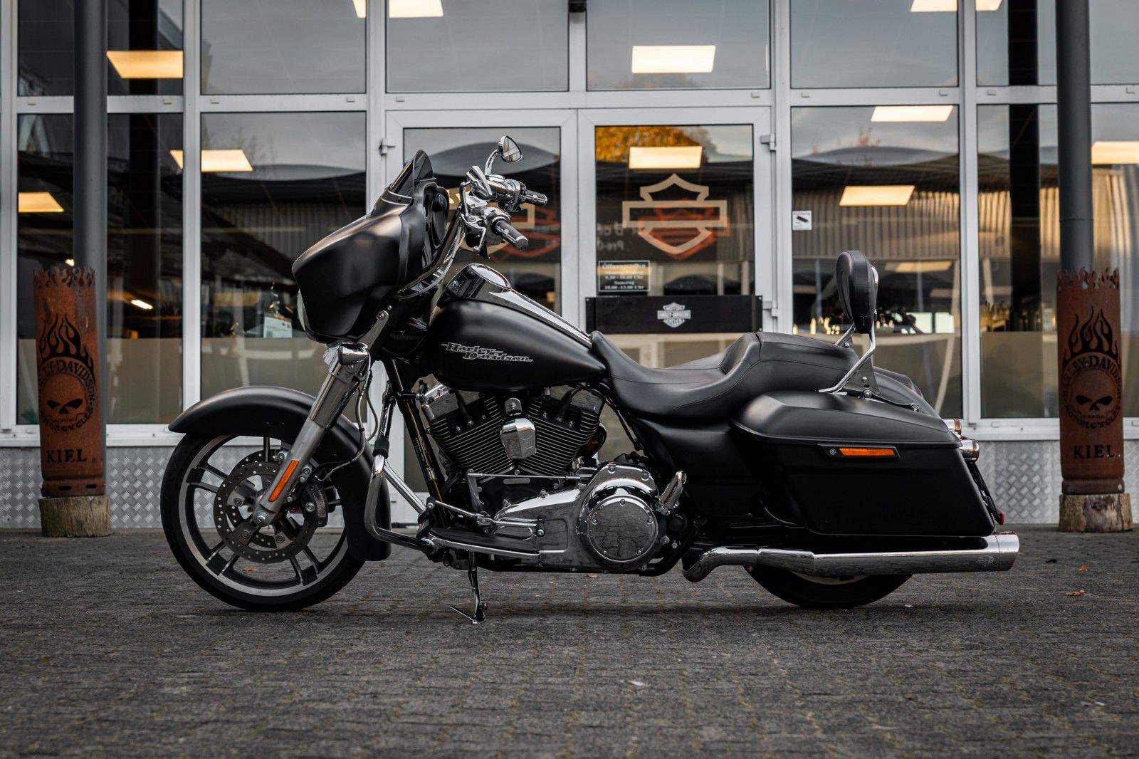 Fahrzeugabbildung Harley-Davidson FLHX Street Glide 103 cui - Vance & Hines - - -