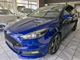 Ford Focus Lim. ST*Recaro*Winterpaket*Bi-Xenon - Ford Focus mit Diesel-Antrieb: Limousine