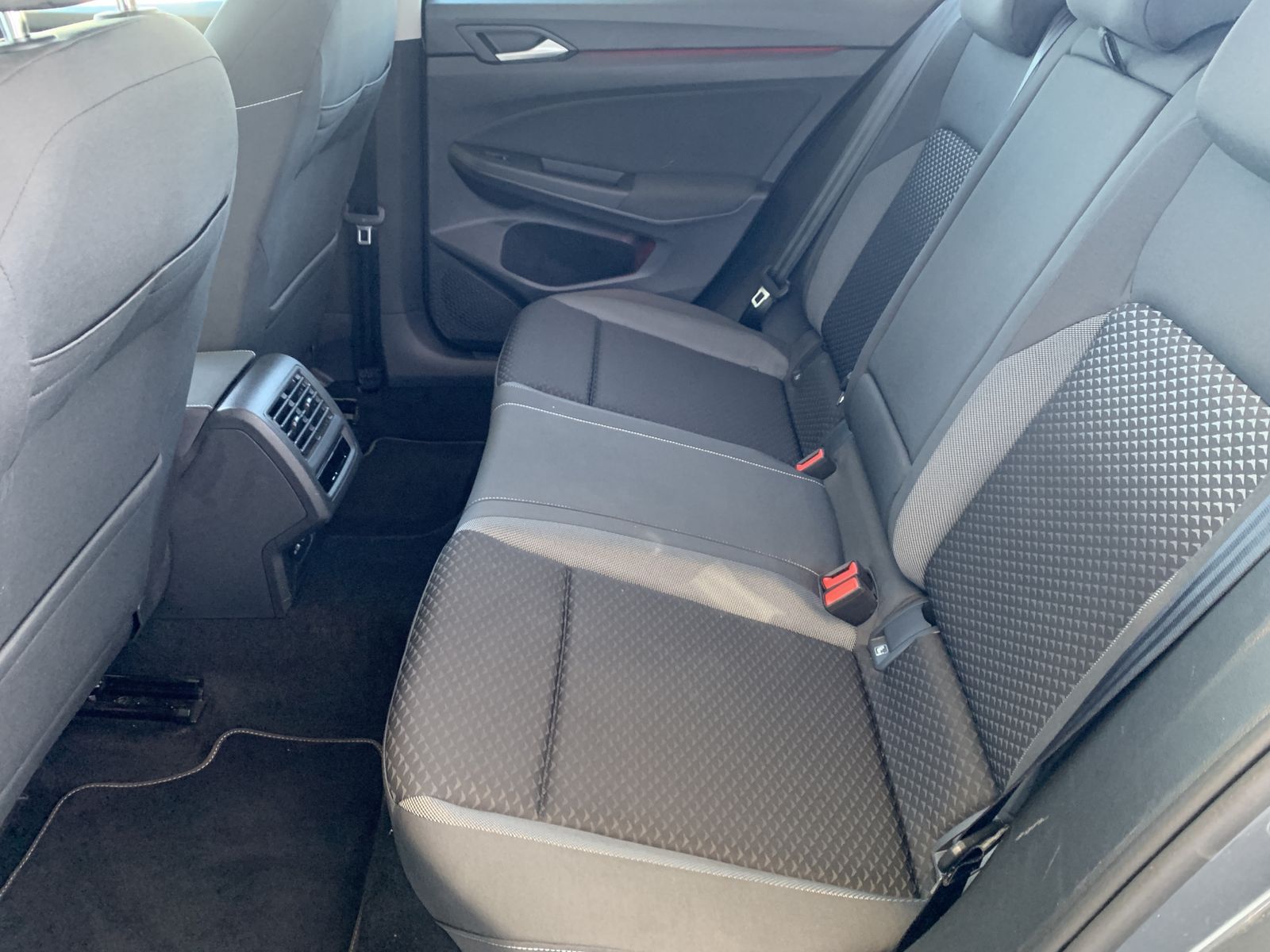 Fahrzeugabbildung Volkswagen Golf 2.0 TDI*LED-Plus*Cam*AHK*ACC*Navi*